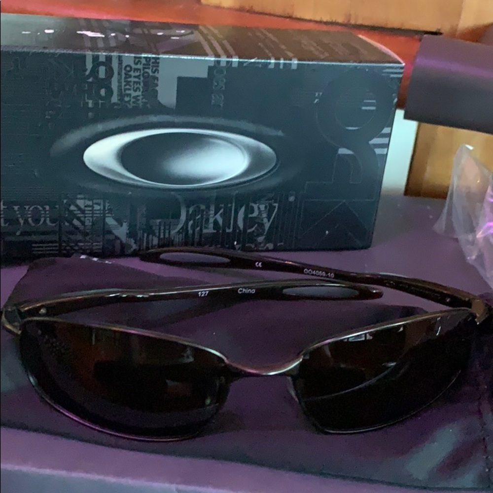 NEW AUTHENTIC Oakley BLENDER